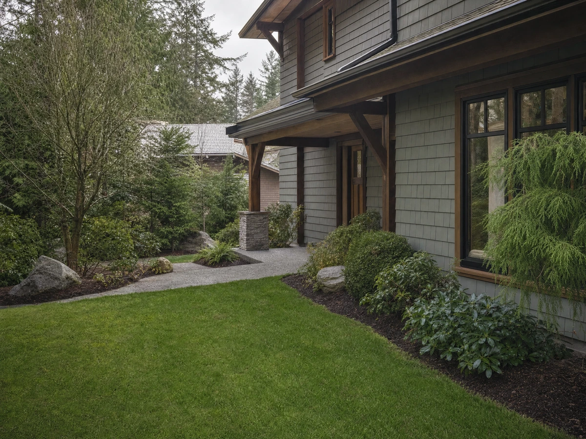 Yard Cleanup & Debris Removal finished result in North Vancouver